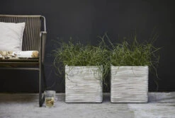 Capi Plantenbak Vierkant Nature Rib NL - L40 X B40 X H40cm - Ivoor -Flamingo Verkoop pot vierkant rib nl 40x40x40 ivoor plantenbak 7 8