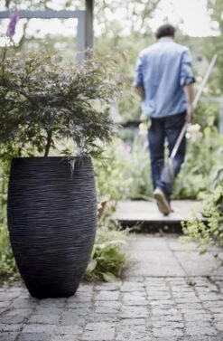Capi Bloempot Hoog Nature Elegant Deluxe Rib NL - D38 X H58cm - Zwart -Flamingo Verkoop vaas elegant deluxe rib nl 40x60 zwart bloempot 7 8