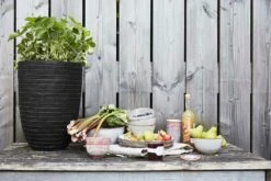 Capi Bloempot Nature Elegant Row NL - D34 X H47cm - Zwart 6 Capi Bloempot Nature Elegant Row NL - D34 X H47cm - Zwart -Flamingo Verkoop vaas elegant laag row nl 36x47 zwart bloempot 6 8