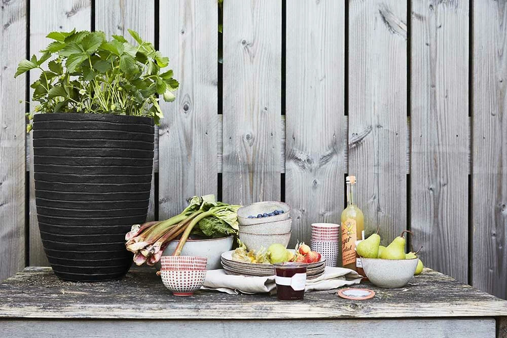 Capi Bloempot Nature Elegant Row NL - D34 X H47cm - Zwart 4 Capi Bloempot Nature Elegant Row NL - D34 X H47cm - Zwart - Afbeelding 2