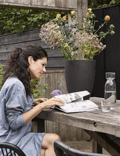 Capi Bloempot Urban Elegant Smooth NL - D36 X H48cm - Zwart -Flamingo Verkoop vaas elegant laag smooth nl 36x47 zwart bloempot 6 8